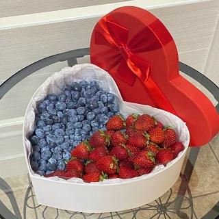 Коробка с ягодами в виде сердца «Половинка»