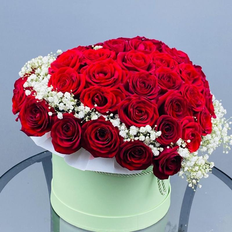 Красные розы в коробке "Сердечный Привет"