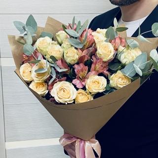 Букет из кустовых роз и альстромерии "Романтик"
