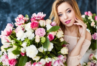 Какое количество цветов можно дарить девушке и женщине