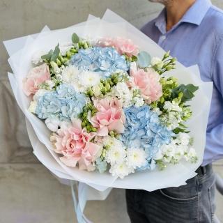 Нежный букет с розами , эустомой и гортензиями «АРИЭЛЬ» Нежный букет с розами , эустомой и гортензиями «АРИЭЛЬ»