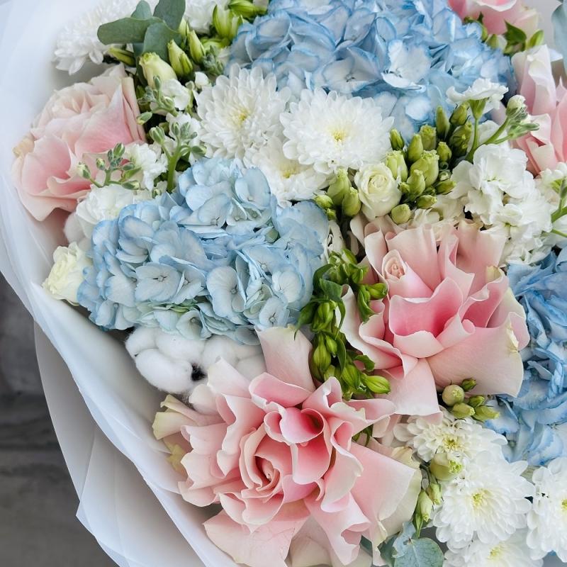 Нежный букет с розами , эустомой и гортензиями «АРИЭЛЬ» Нежный букет с розами , эустомой и гортензиями «АРИЭЛЬ»