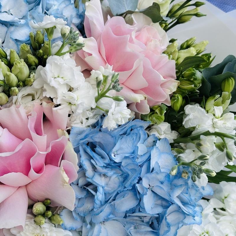 Нежный букет с розами , эустомой и гортензиями «АРИЭЛЬ» Нежный букет с розами , эустомой и гортензиями «АРИЭЛЬ»