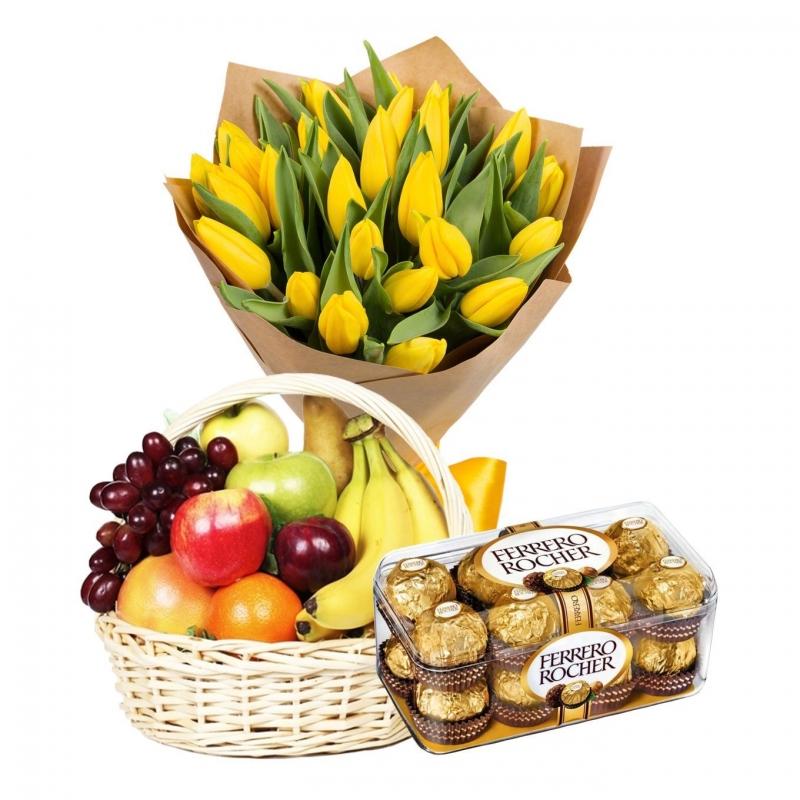 Подарочный набор "Весна" из букета желтых тюльпанов, корзины с фруктами и конфет