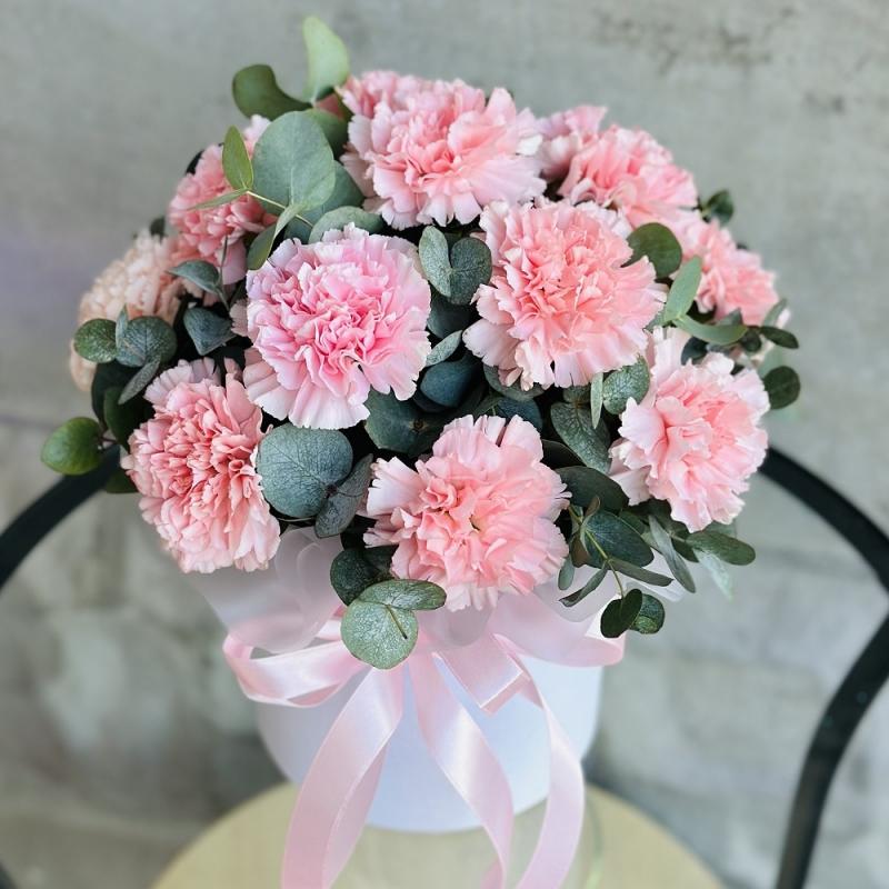 Нежная композиция с гвоздиками «Диантус» Нежная композиция с гвоздиками «Диантус»