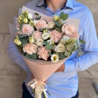 Нежный букет из Эустомы и Диантусов Нежный букет из Эустомы и Диантусов