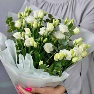 Нежная Эустома Лизиантус с эвкалиптом Нежная Эустома Лизиантус с эвкалиптом