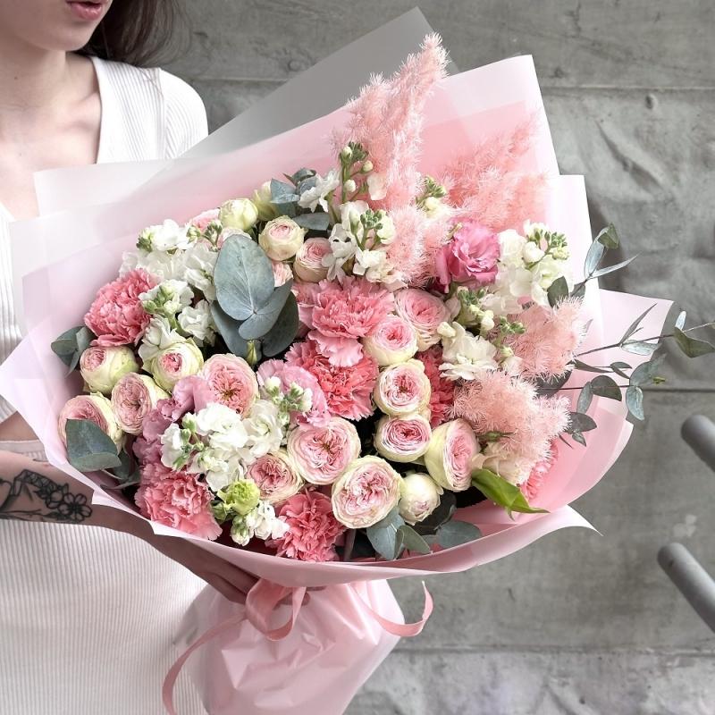 Нежный букет из роз и маттиолы «Каролина» Нежный букет из роз и маттиолы «Каролина»