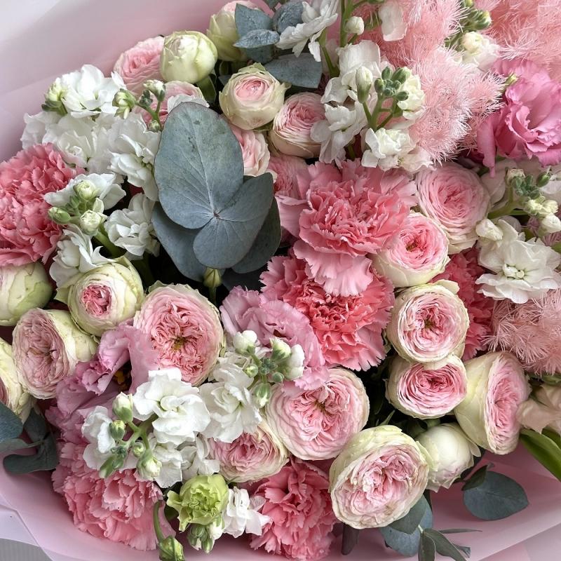 Нежный букет из роз и маттиолы «Каролина» Нежный букет из роз и маттиолы «Каролина»