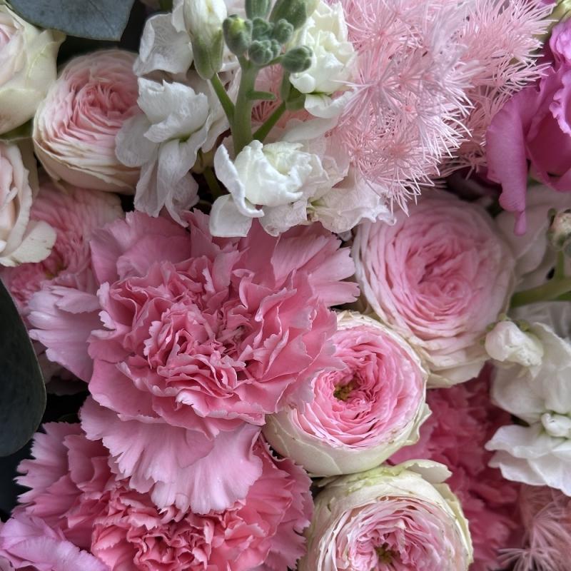 Нежный букет из роз и маттиолы «Каролина» Нежный букет из роз и маттиолы «Каролина»