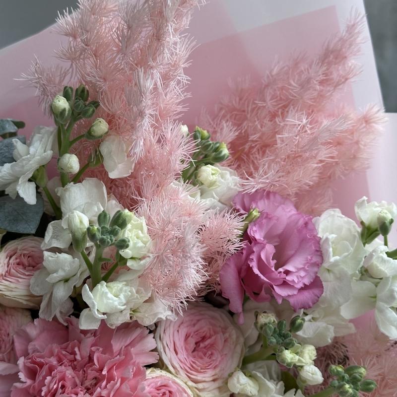 Нежный букет из роз и маттиолы «Каролина» Нежный букет из роз и маттиолы «Каролина»