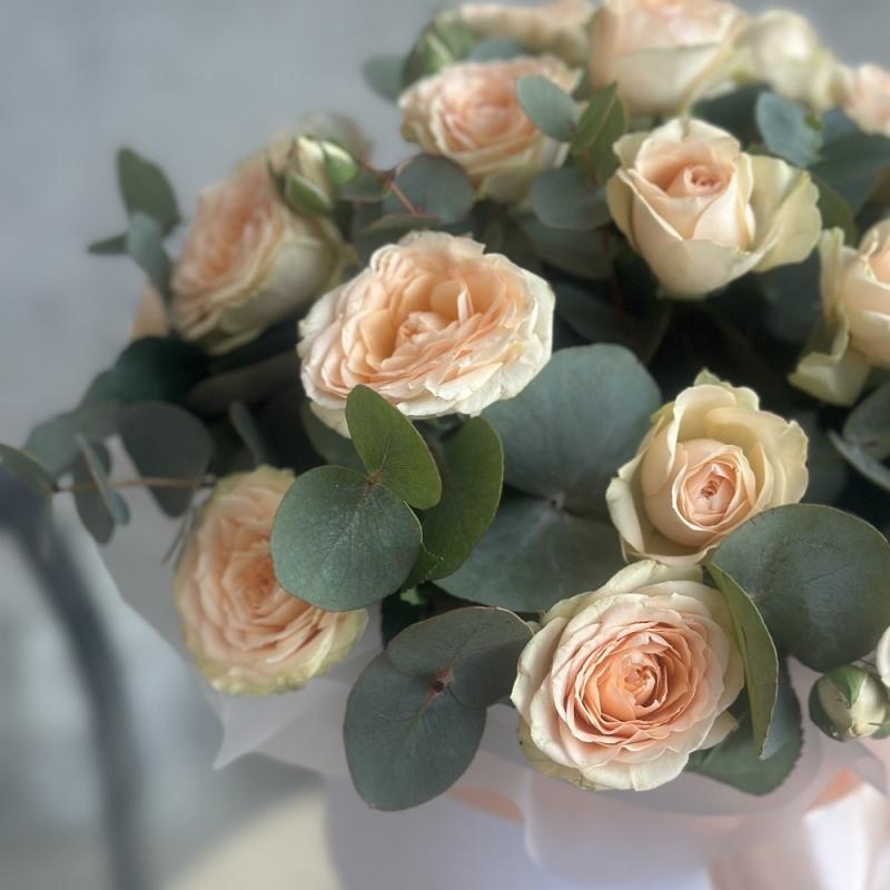 Чайные розы в коробке «Лидия» Чайные розы в коробке «Лидия»