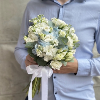 Букет Невесты из гортензии и эустомы