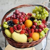 Фруктовая Корзина с ягодами «Фрутмикс»