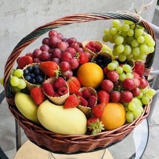 Фруктовая Корзина с ягодами «Фрутмикс»