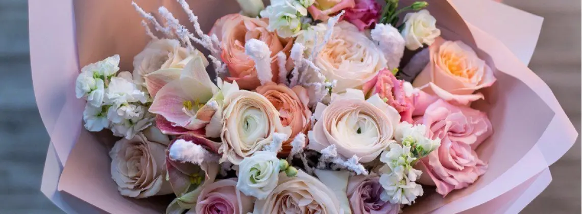 Какие цветы дарят на свадьбу молодоженам родители и родственники