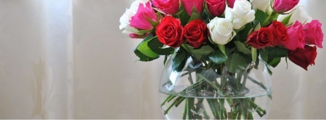 Как ухаживать за букетом: продлеваем жизнь цветам в вазе