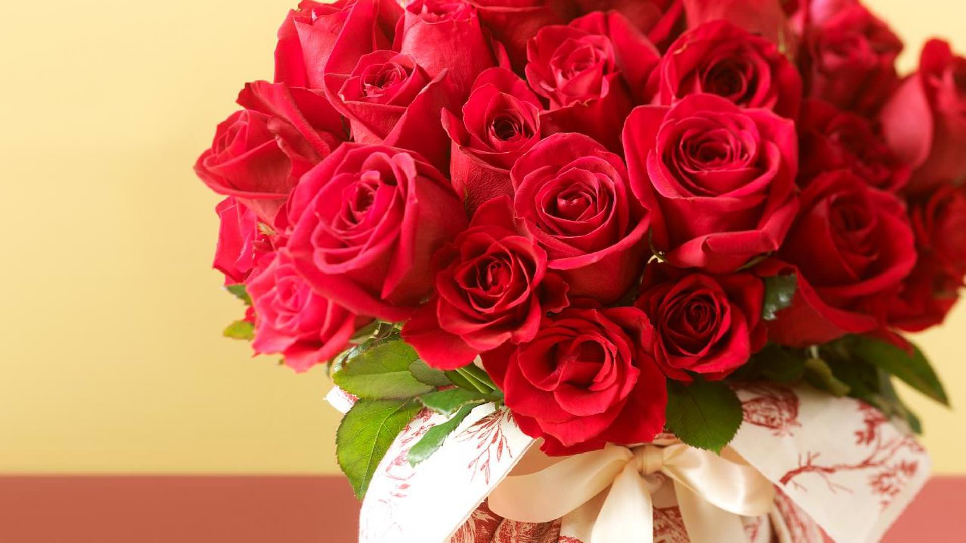 Красивый букет из красных роз